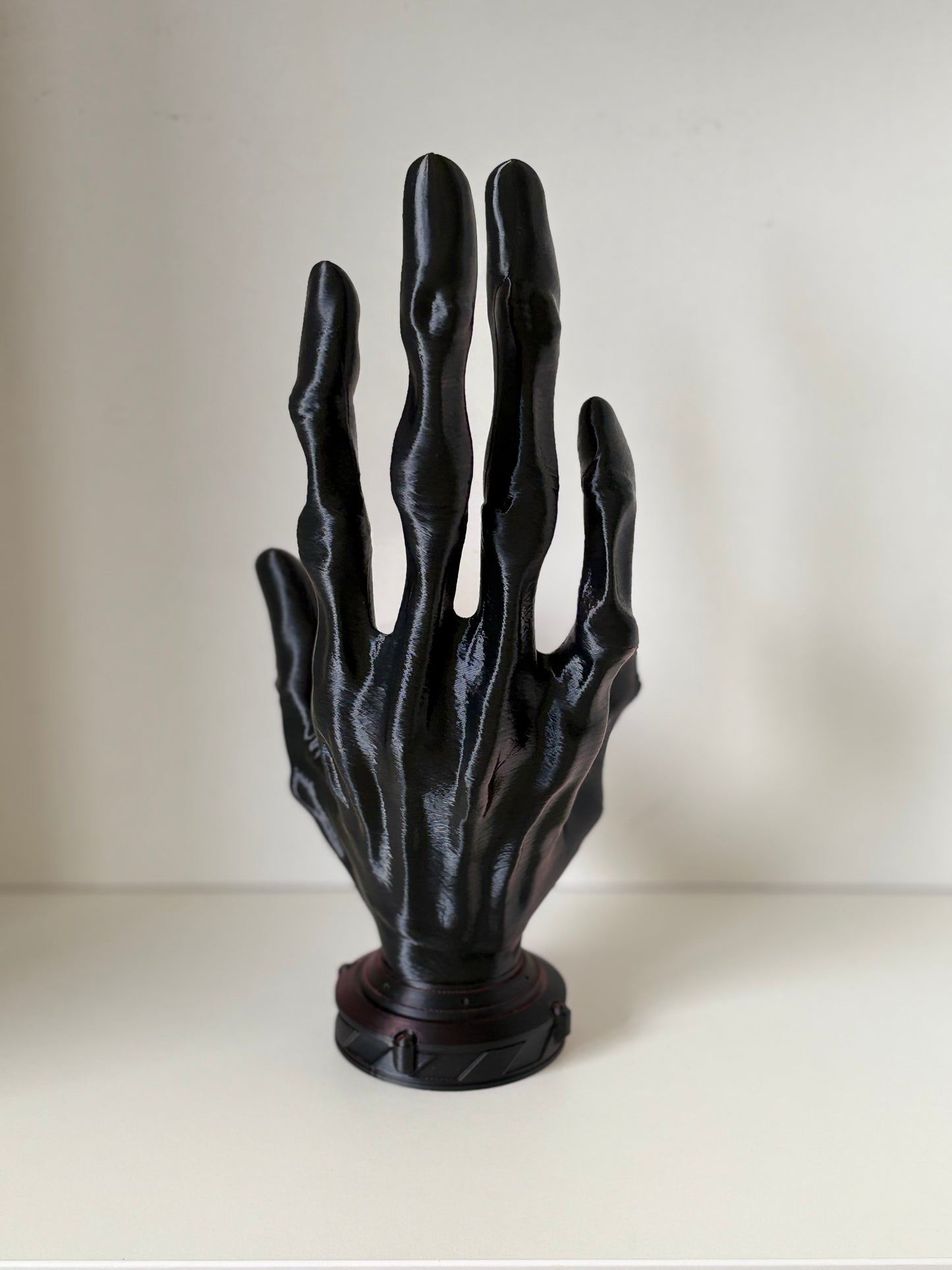 Porte manettes main alien